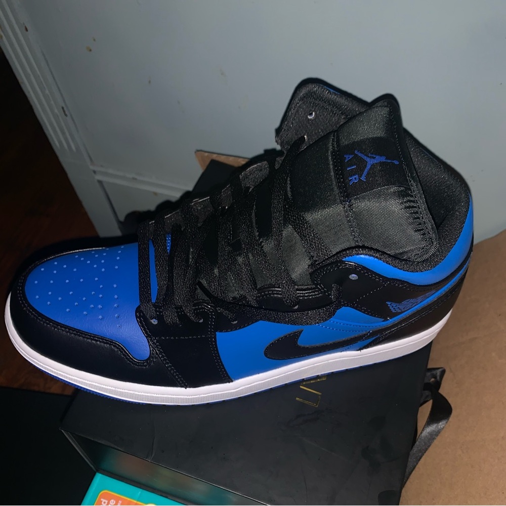 Air Jordan 1 Mids